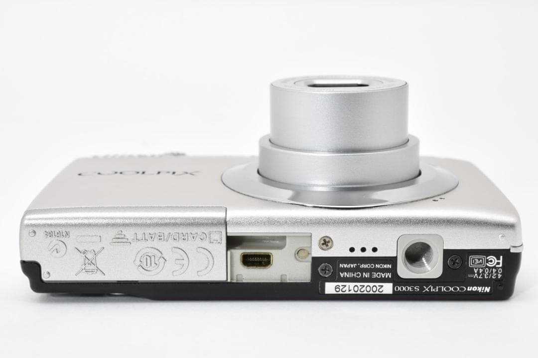 【お値下げ歓迎・美品】　Nikon COOLPIX S3000 シルバー