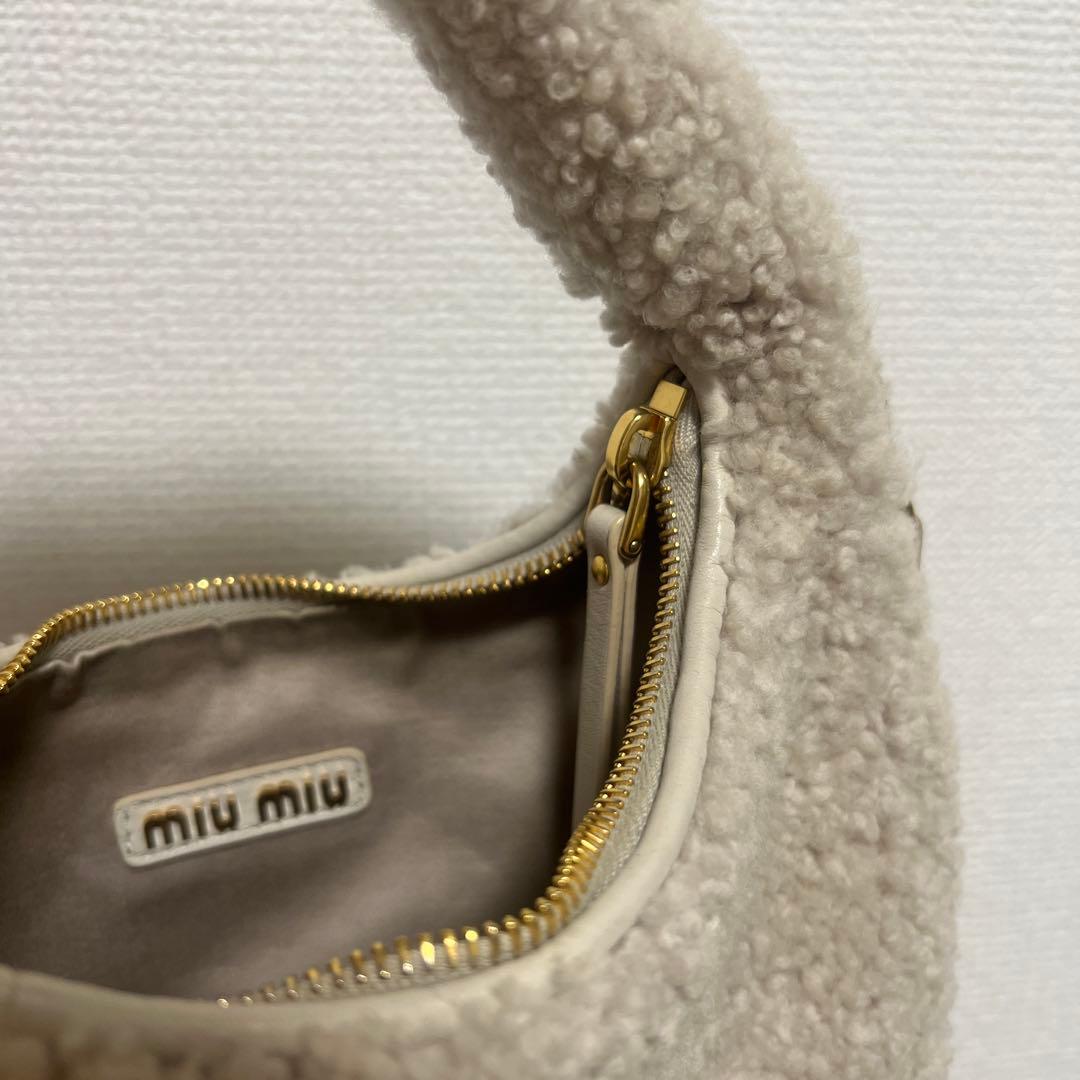 【期間限定値下げ】miu miu ファーショルダーバッグ ホワイト