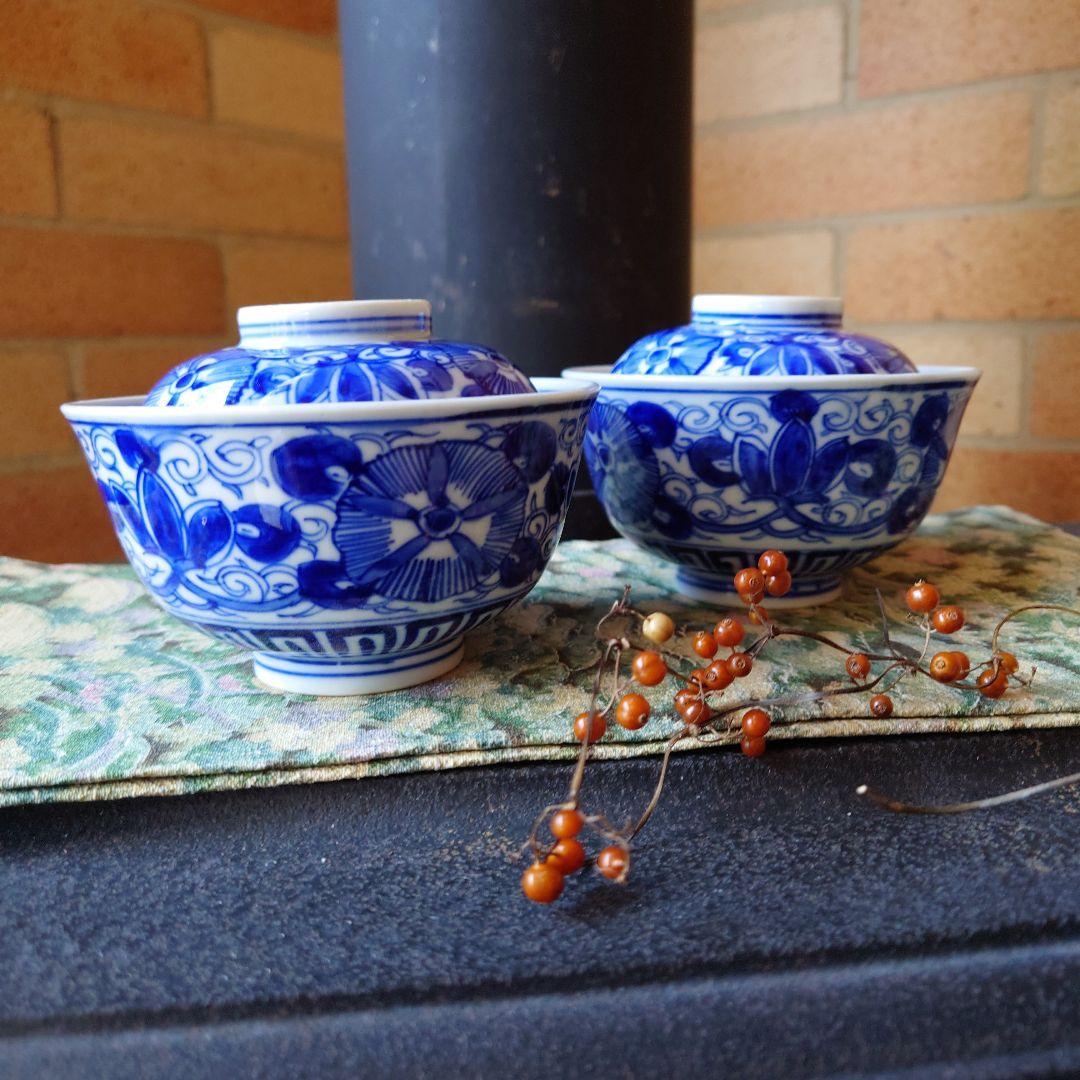 染付　ベロ藍　小ぶりの蓋つきお茶碗　蓋物　奈良茶碗　ご飯茶碗　群青　蓋1枚割れ