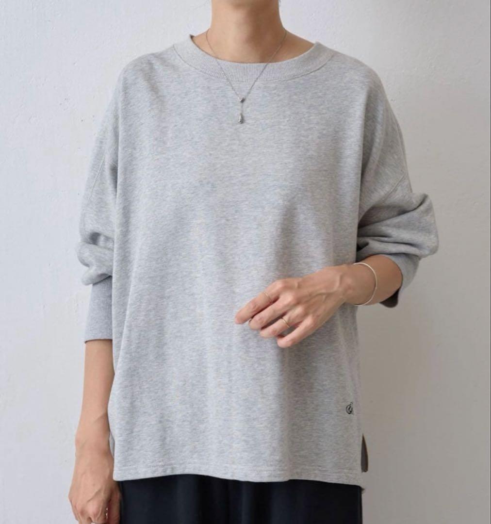 【ビアズリー 】BA刺繍入りドルマントレーナー　グレー