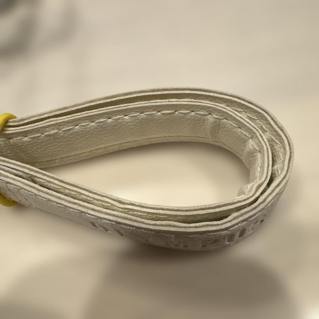 ナ*ラ様 OLYMPUS オリンパス　白　デジタルカメラ小形　軽量