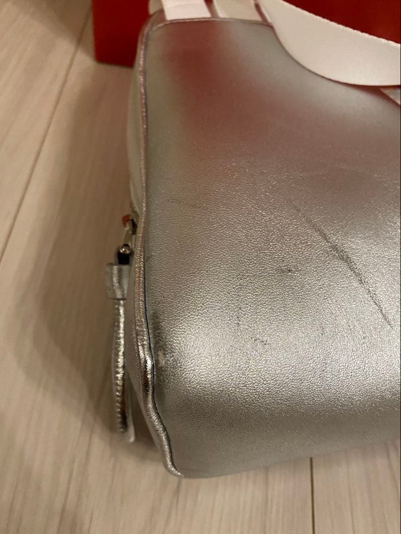 Roger vivier ボディバッグ　シルバー