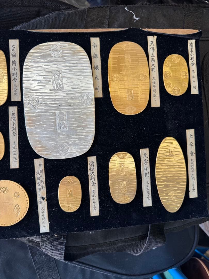 江戸金貨意匠を再現した金工技法の見本帳。工芸資料向け