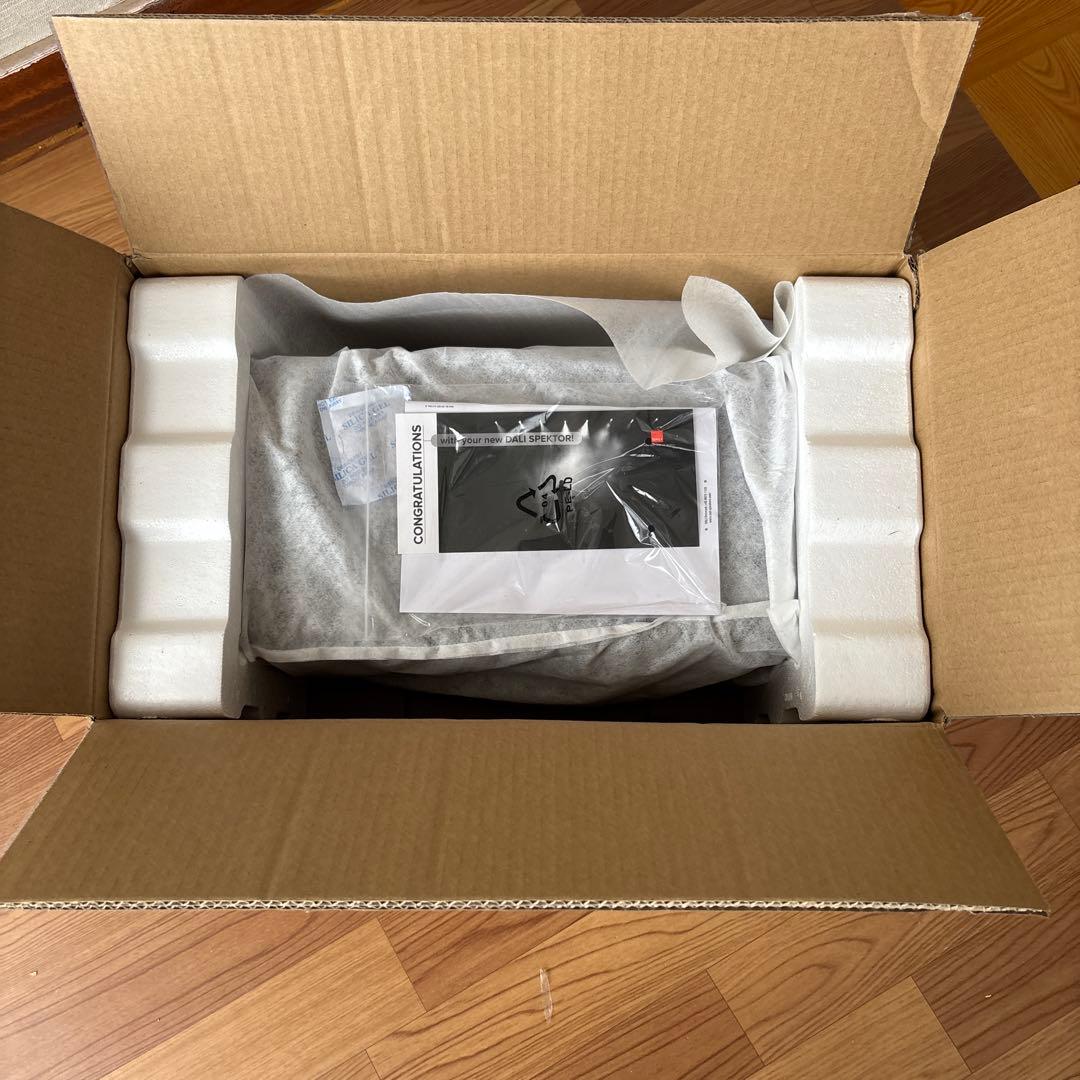 DALI SPEKTOR VOKAL センタースピーカー　木目