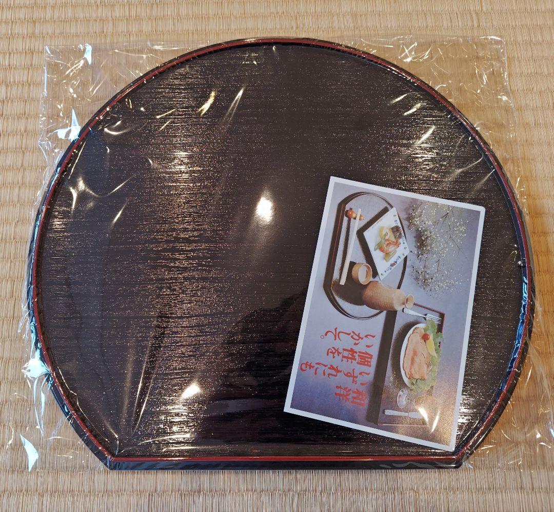 送料込【逢絢亭・新品】茶道具 半月両面膳 ５客セット 樹脂製 合成漆塗 紙箱入り