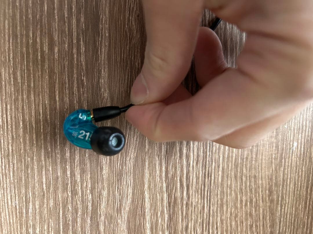 【ほぼ新品】SHUREイヤホン AONIC 215 有線 マイク付き