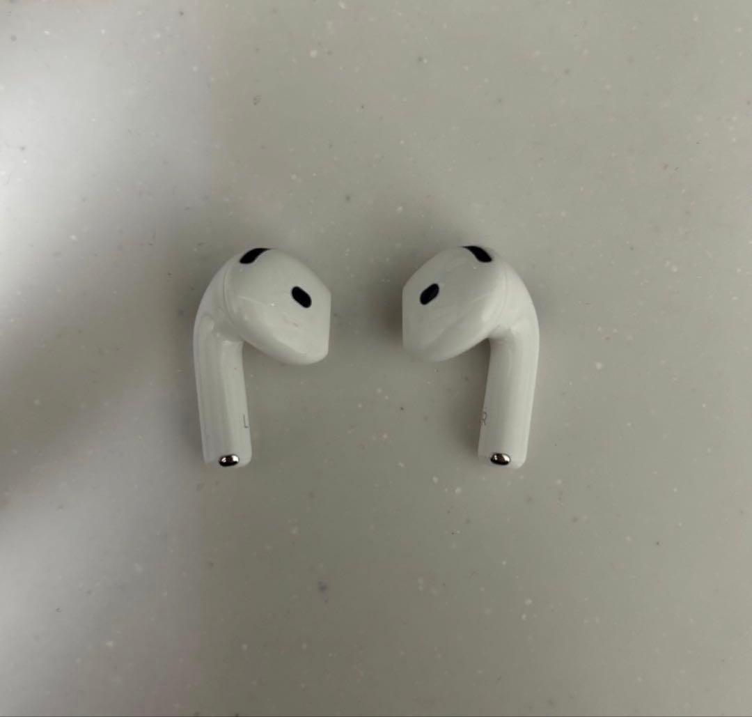 Apple AirPods4 本体 ホワイト ノイキャン無し