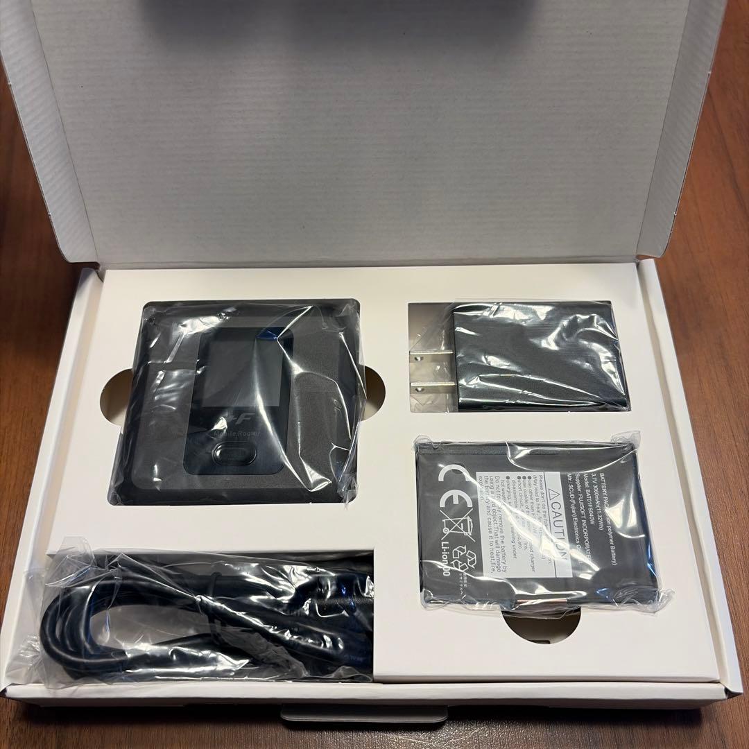 【新品同様】FUJISOFT モバイルルーター FS040W