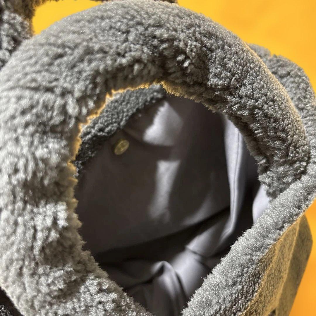 PRADA グレー フリース ハンドバッグノベルティ