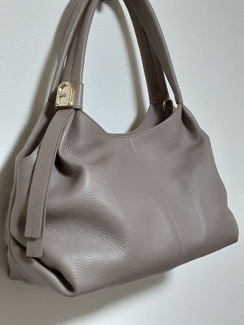 まーみんです。FURLA プラネータ　ミディアム　トープ