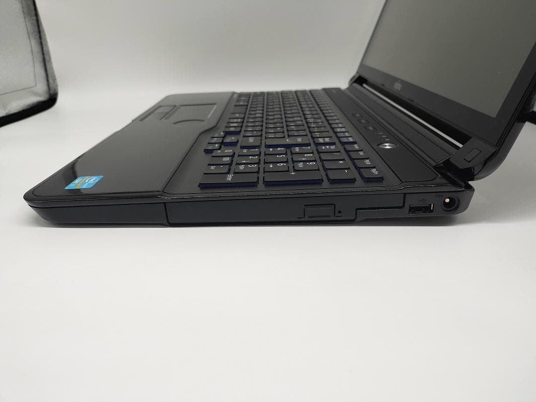 【FUJITSU】爆速 Core i7/新品SSD128GBノートパソコン D9