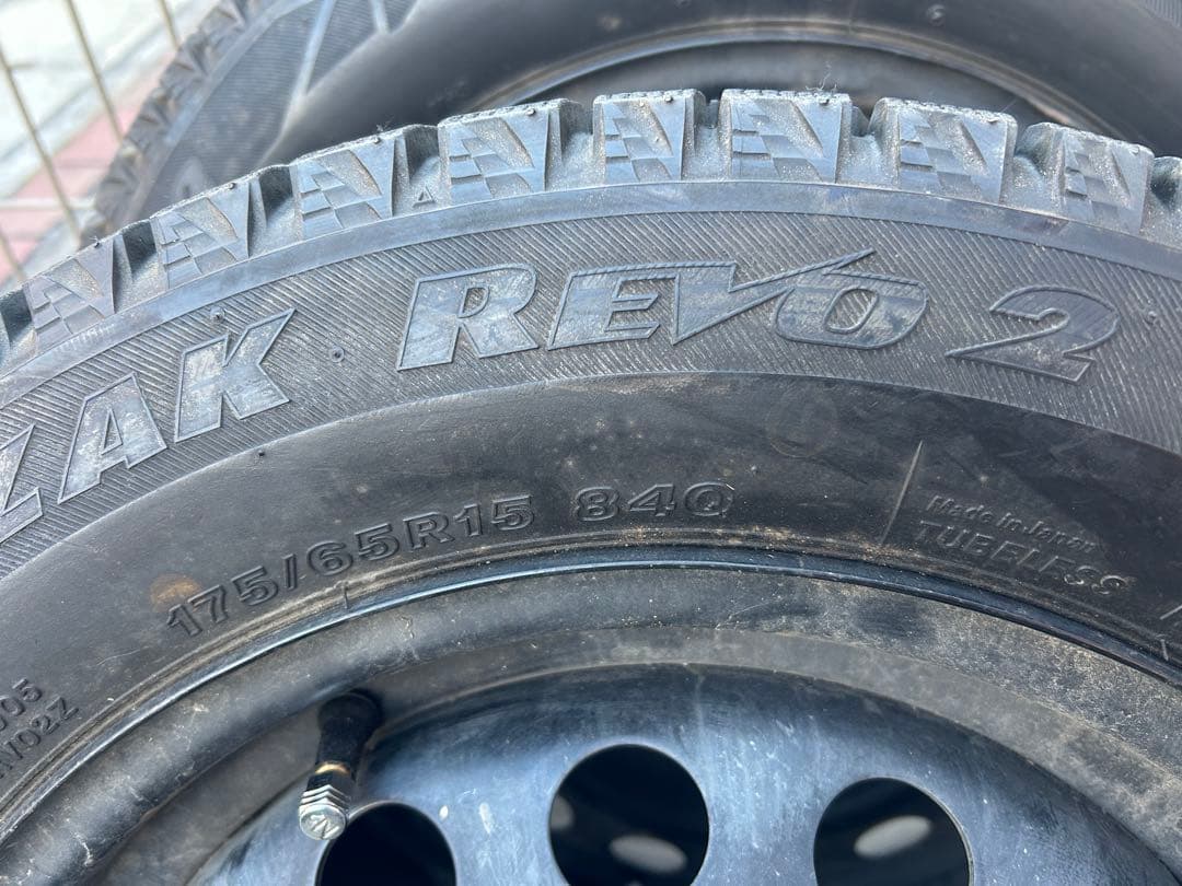 値下可！アクア用スタッドレスタイヤセット 15インチ