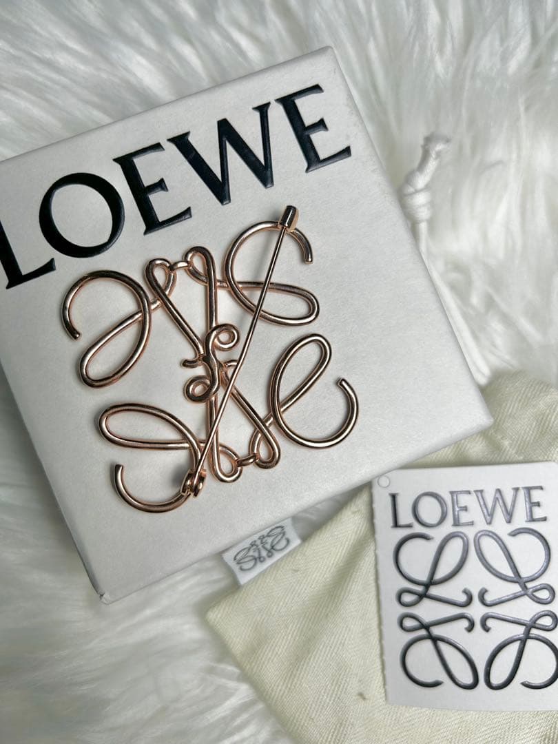 ロエベ　LOEWE ブローチ