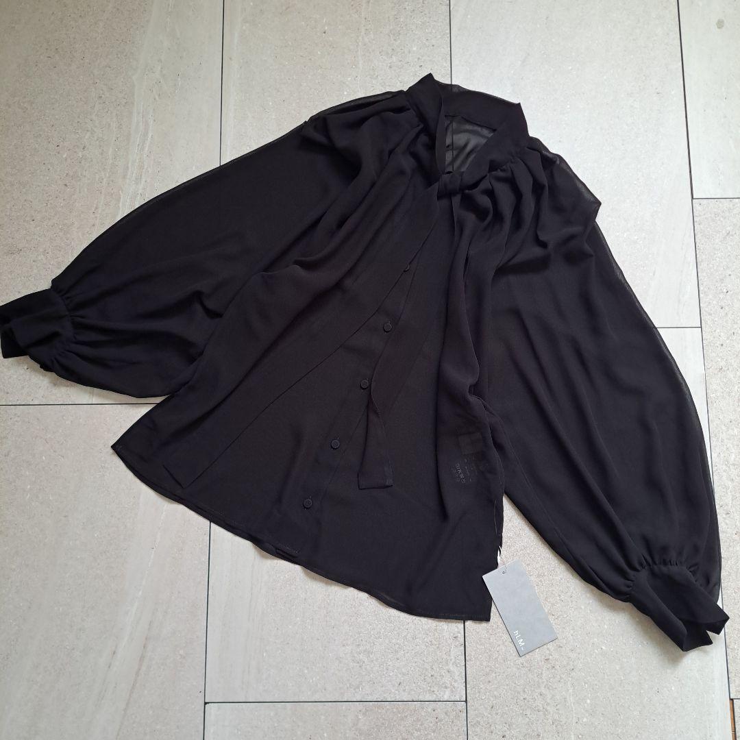 新タグ付●hLMエイチエルエム25SSシフォンボウタイブラウス●アドーアルフィル