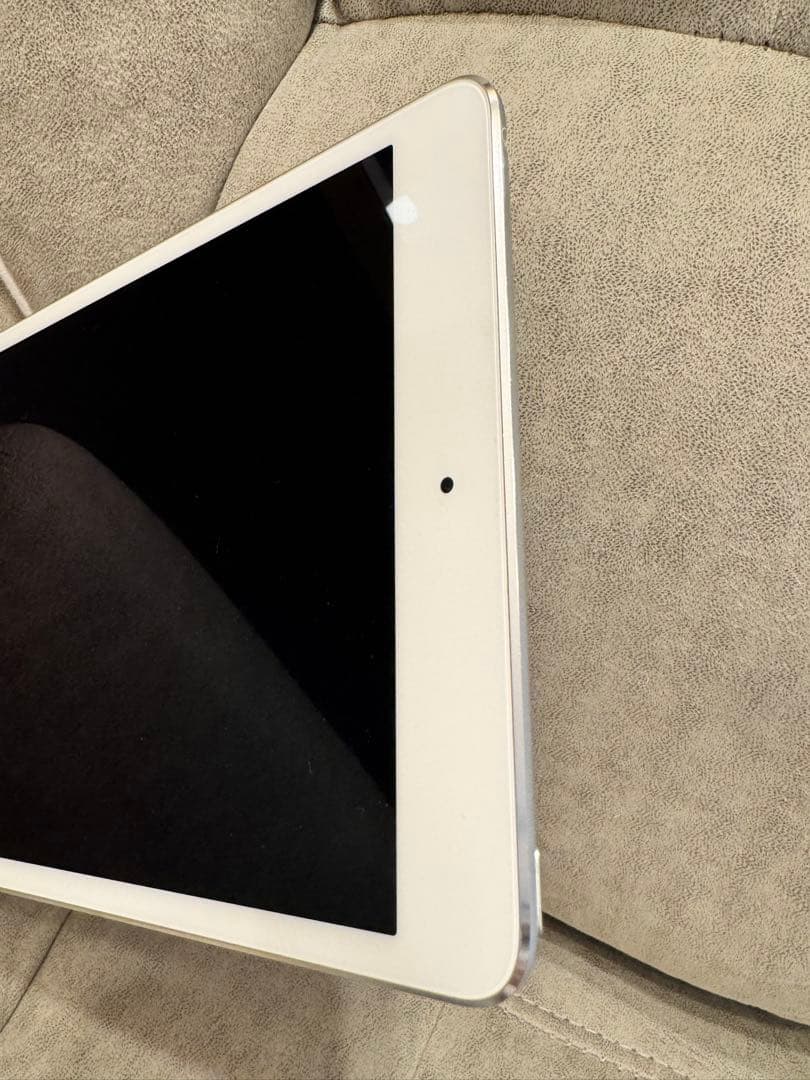 iPad mini 4世代 128GB Wi-Fi シルバー キーボード付