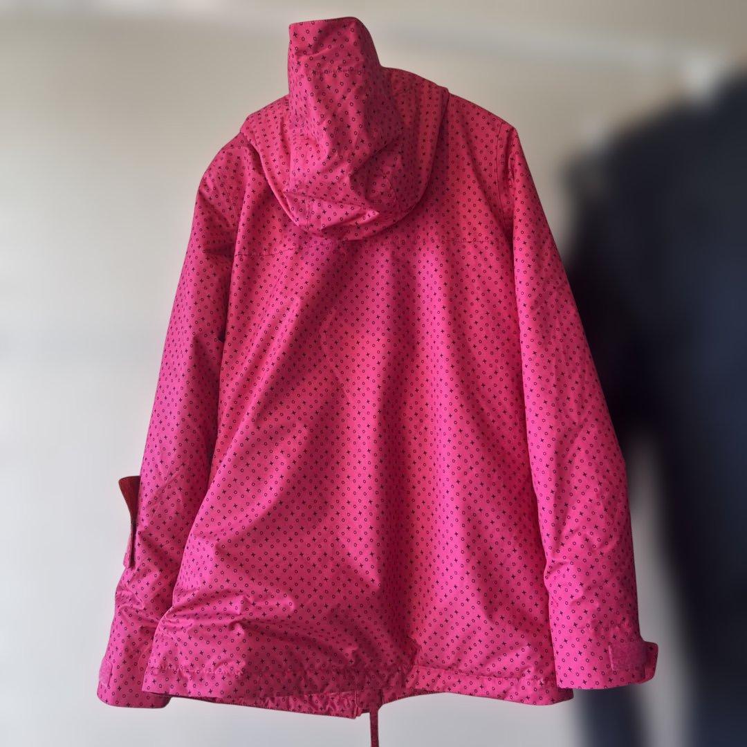 BURTON試着のみ使用スノーウエア上下セットほぼ新品自宅保管ピンク×ブラックＳ