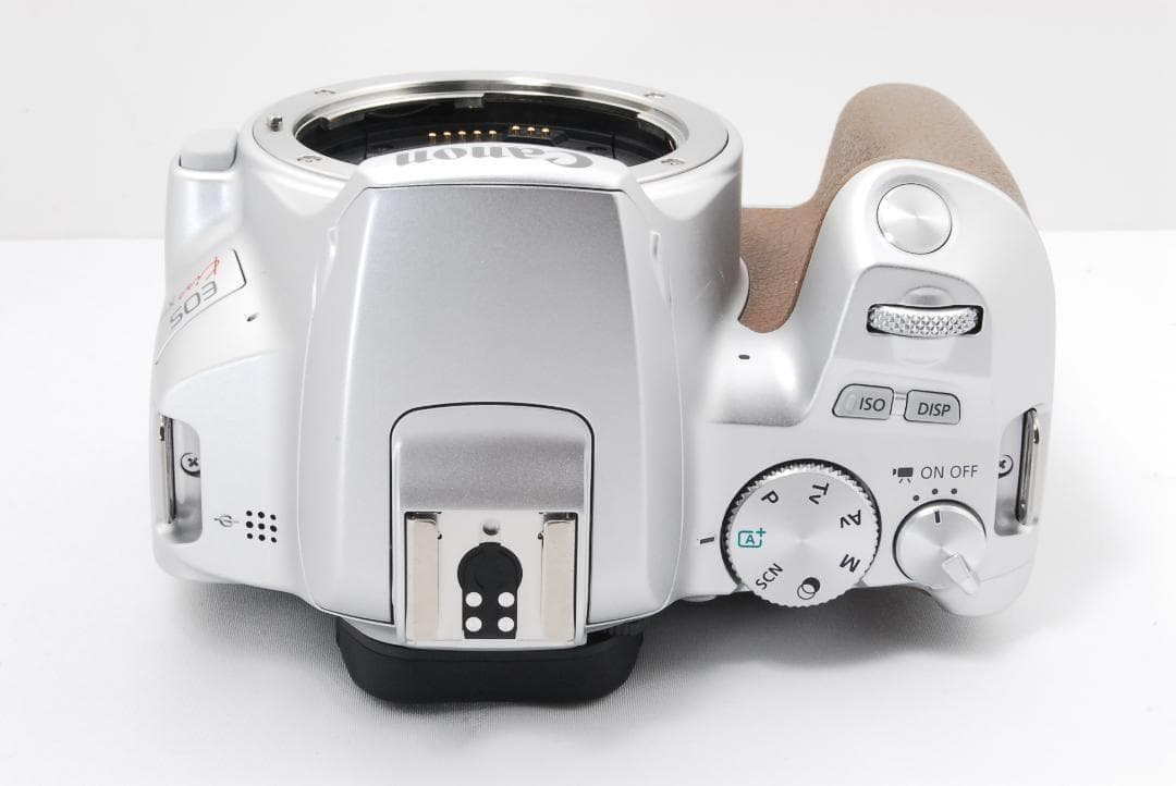 希少シルバーカラー！ Canon EOS kiss x10 新型機種で高性能♪