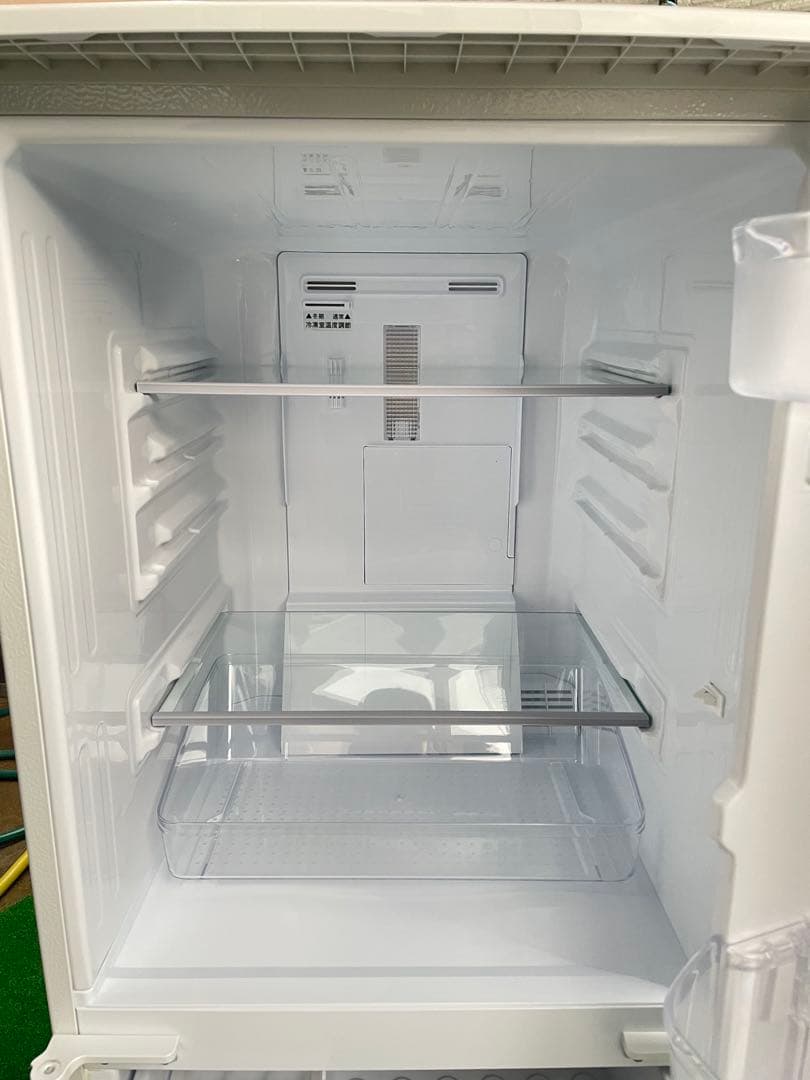 595分解洗浄済み✨ シャープ 左右付け替え可能2ドア冷蔵庫 ホワイトインテリア