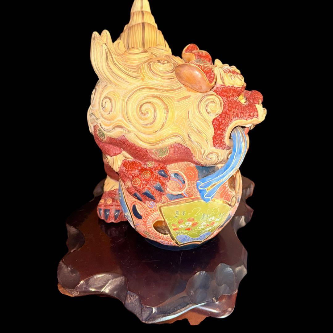 【九谷焼】玉乗り獅子の置物 陶器 縁起物コレクション品　台座付