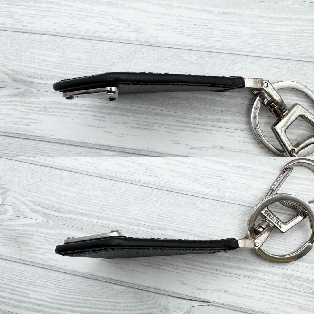 【美品】プラダ キーリング キーホルダー 三角ロゴ サフィアーノレザー ブラック