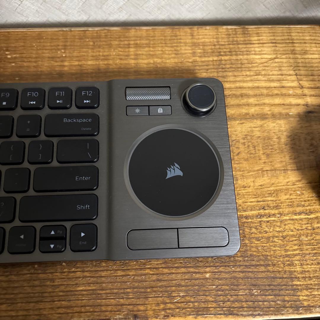 CORSAIR K83 ワイヤレス　エンターテイメント　キーボード　コルセア