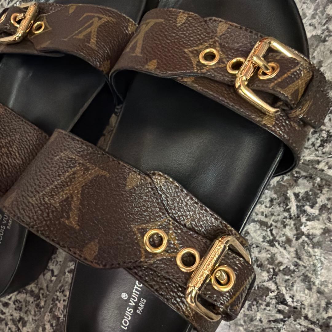 Louis Vuitton ロゴ入りフラットサンダル