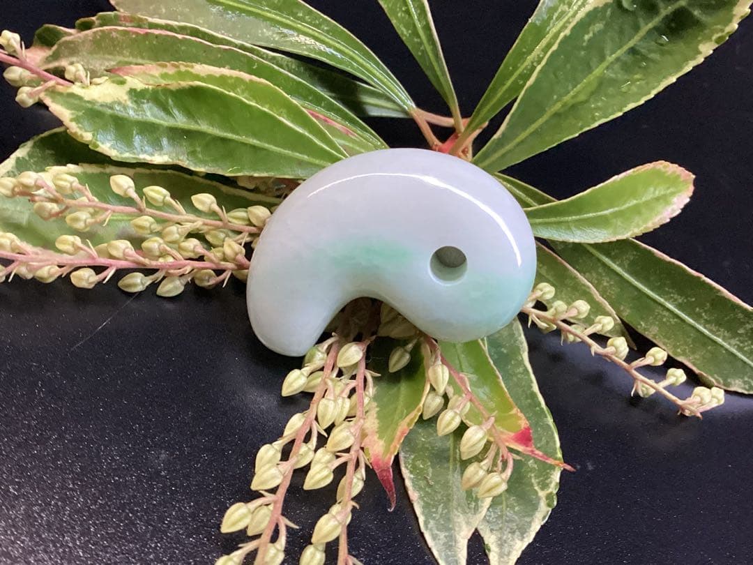 ✳ premiumシリーズ　一流の勾玉　味身色合い良好　糸魚川翡翠*格上の勾玉‼️