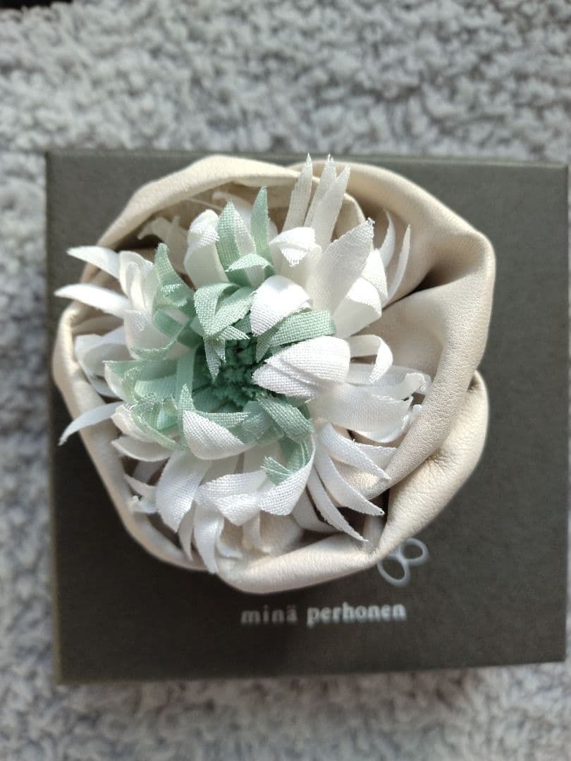 ミナペルホネン　コサージュ と ブローチ のセット　ballad