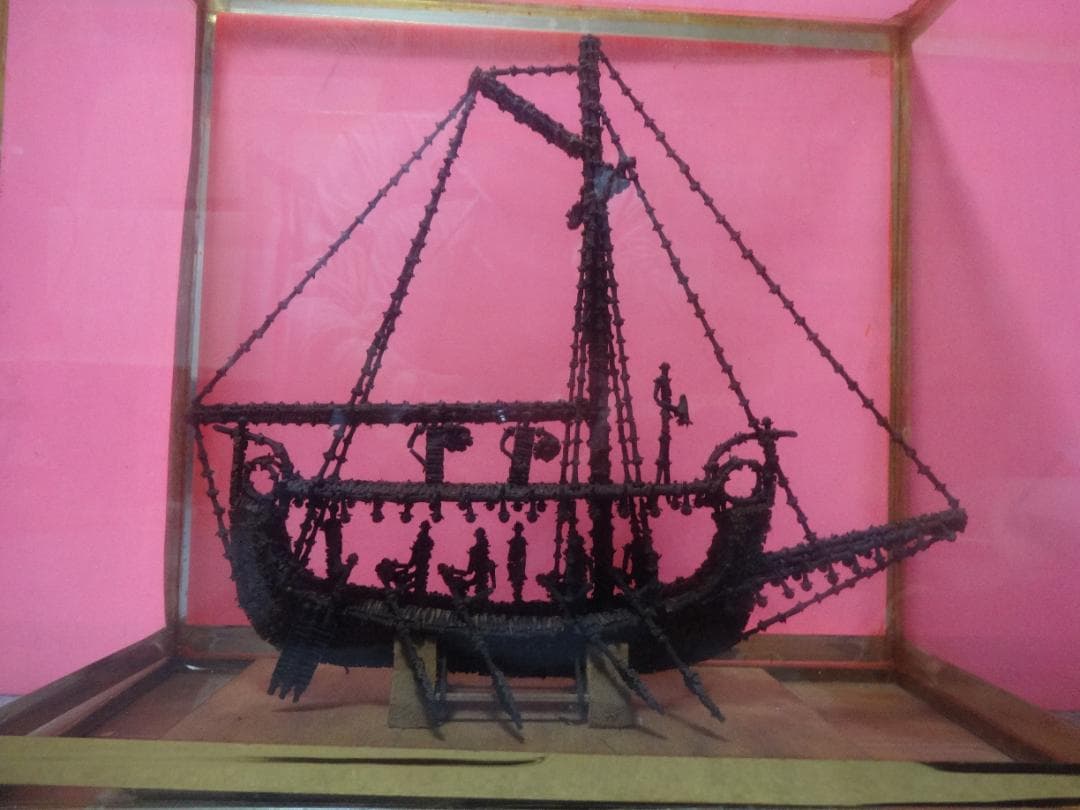 アンボン島の香木の船（人間国宝作成）