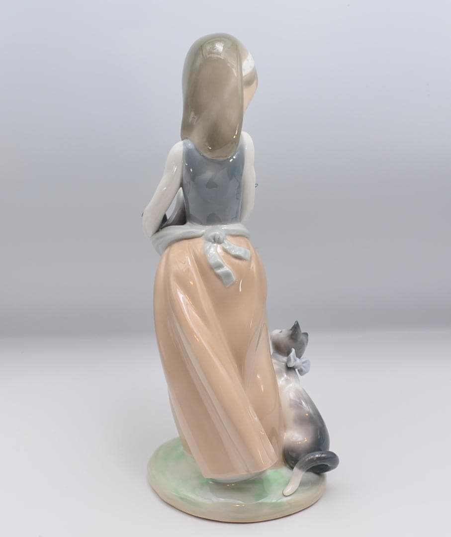 子猫を追って　＃1309　★リヤドロ　スペイン　ポーセリン　光沢仕上げ　絶版