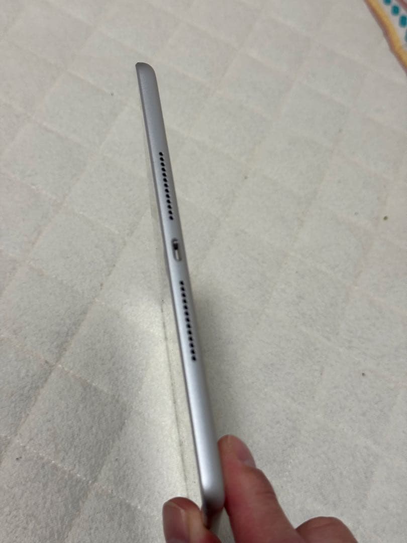 iPad第7世代 WiFi セルラー　32GB バッテリー99%