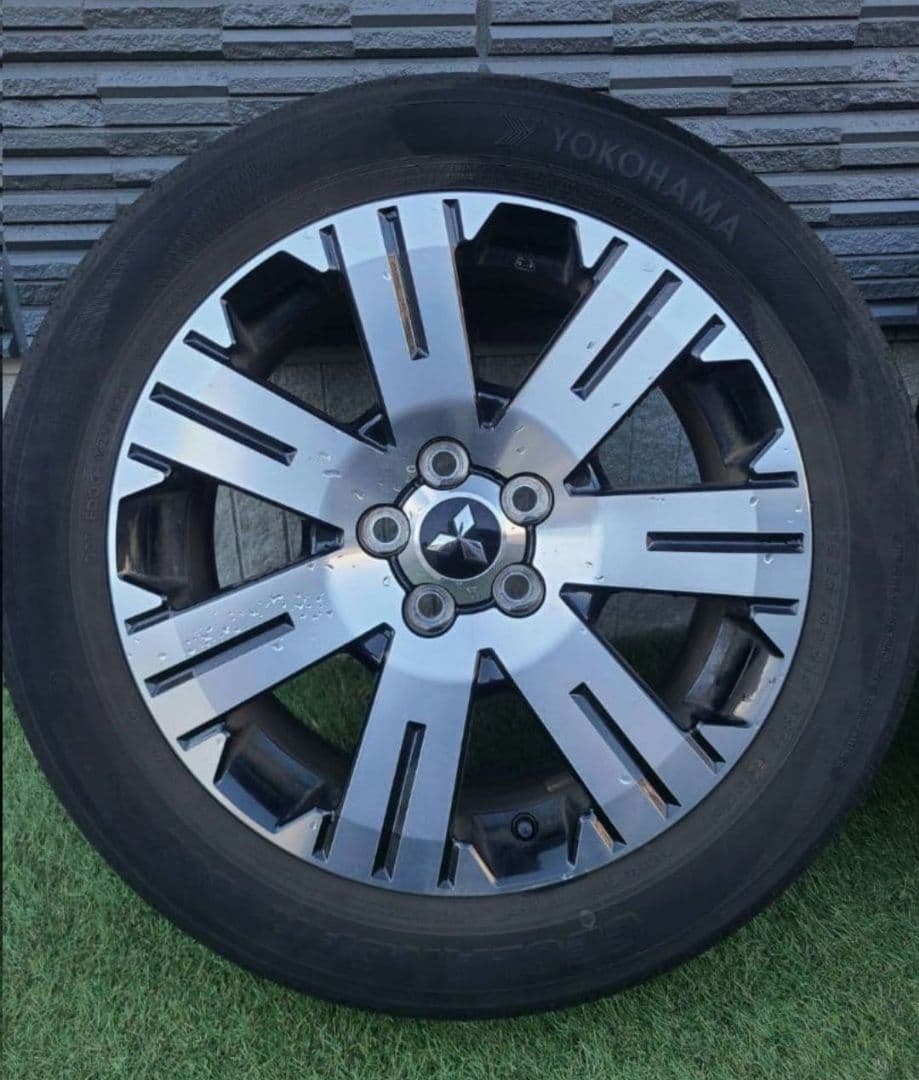 デリカ　D5　純正タイヤホイールセット　4本　ナット付き