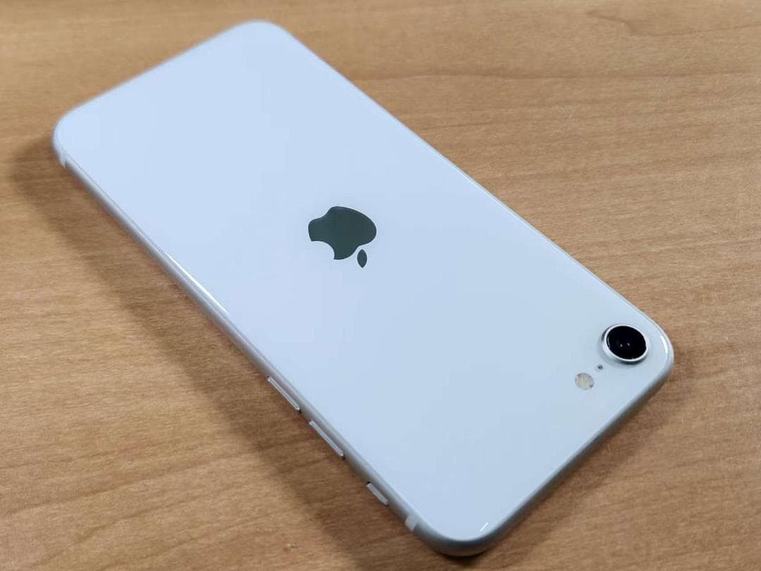 020500F iPhone SE 第3世代A2782 64GB 最大容量87%