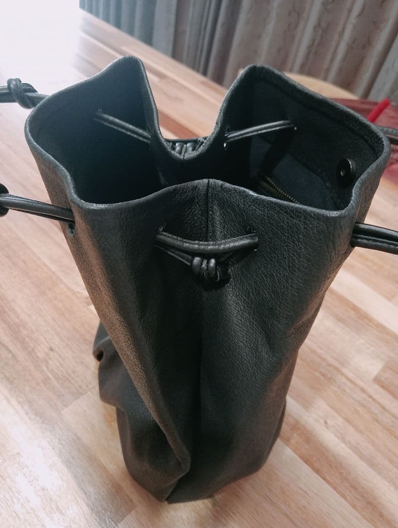 CLASKA ブラックレザーバッグ Sac de lacet