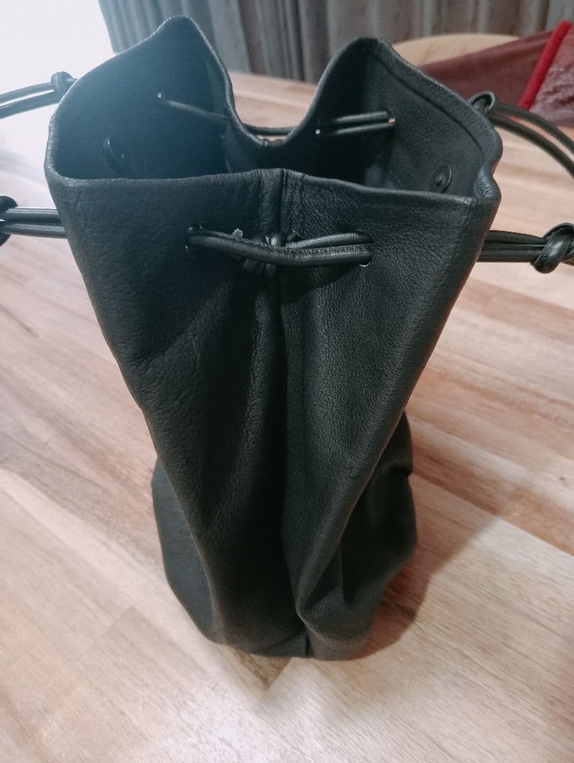 CLASKA ブラックレザーバッグ Sac de lacet