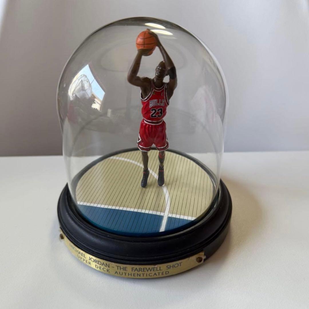 UPPER　DECK社製　マイケルジョーダン　フィギュア＆カード2点