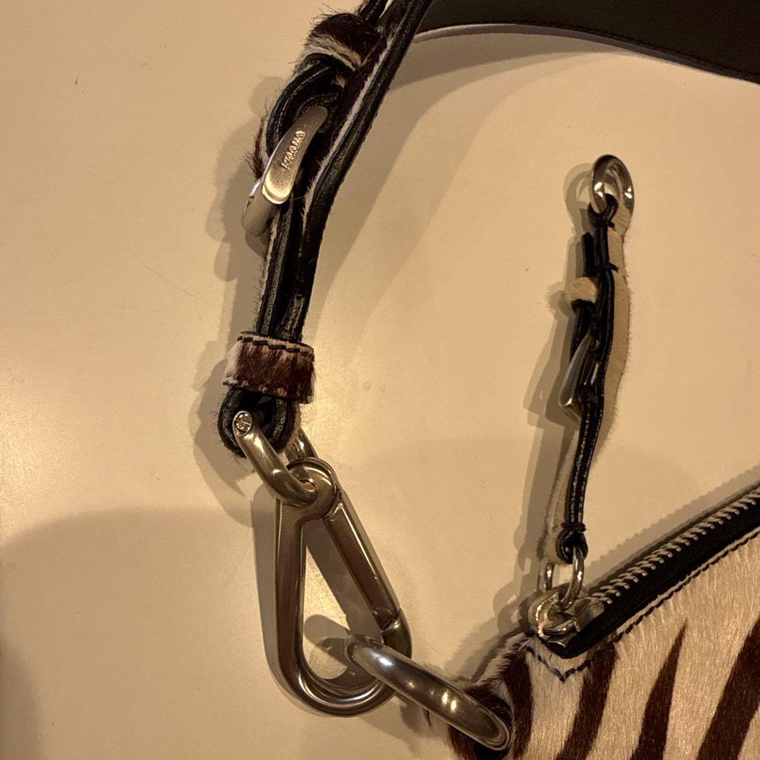 PRADA ゼブラ柄ハラコバッグ