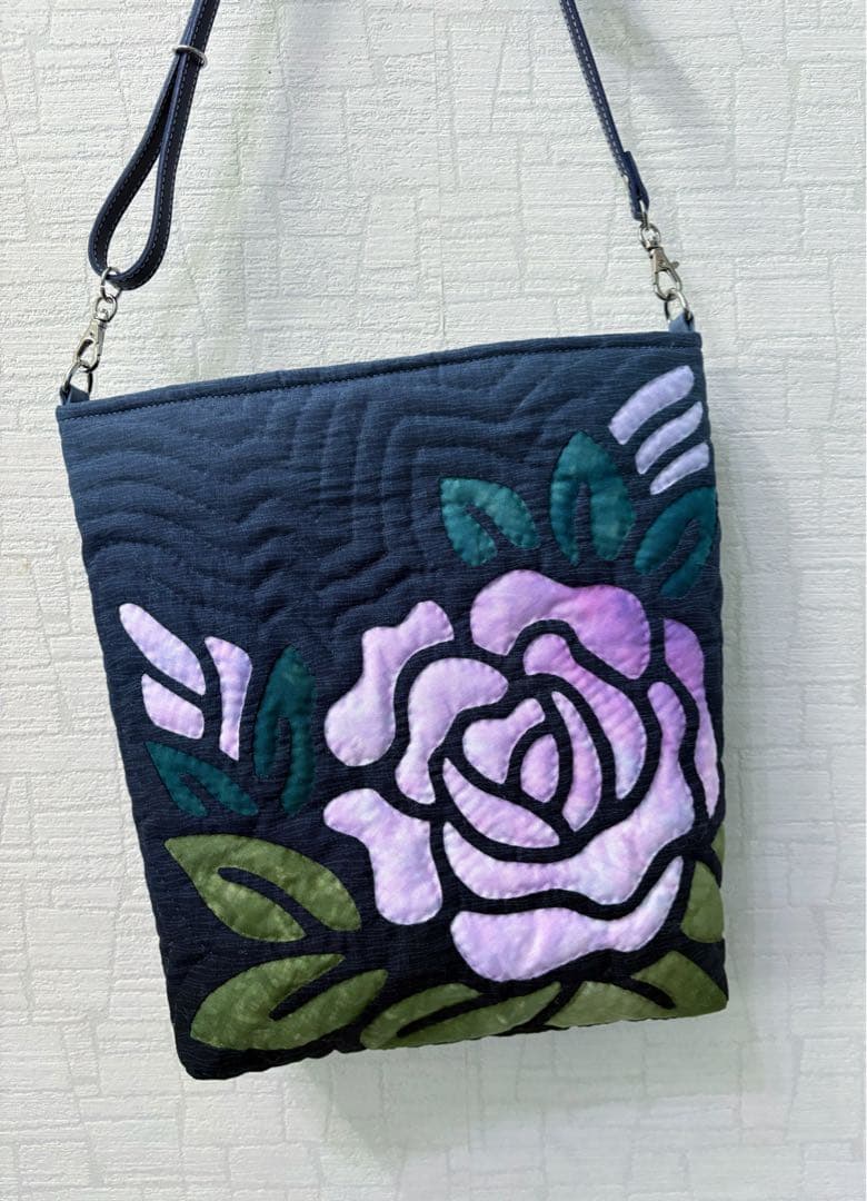【ミーチャン】ハワイアンキルト　ショルダーバッグ　　バラ両面♡