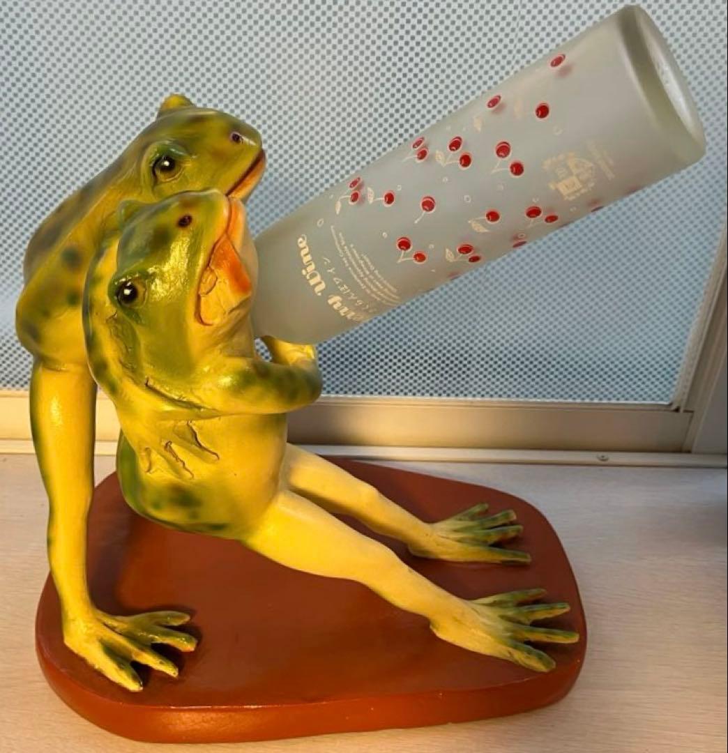 カエルのワインホルダー　置物