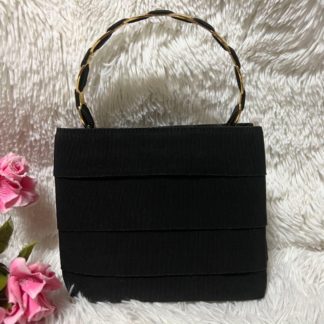 サルヴァトーレフェラガモ　ハンドバッグ　パーティーバッグ　ブラック×ゴールド