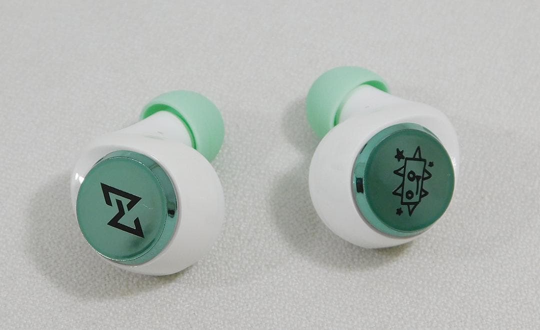 AVIOT×佐藤優樹コラボモデル 完全ワイヤレスイヤホン TE-D01v-MSK