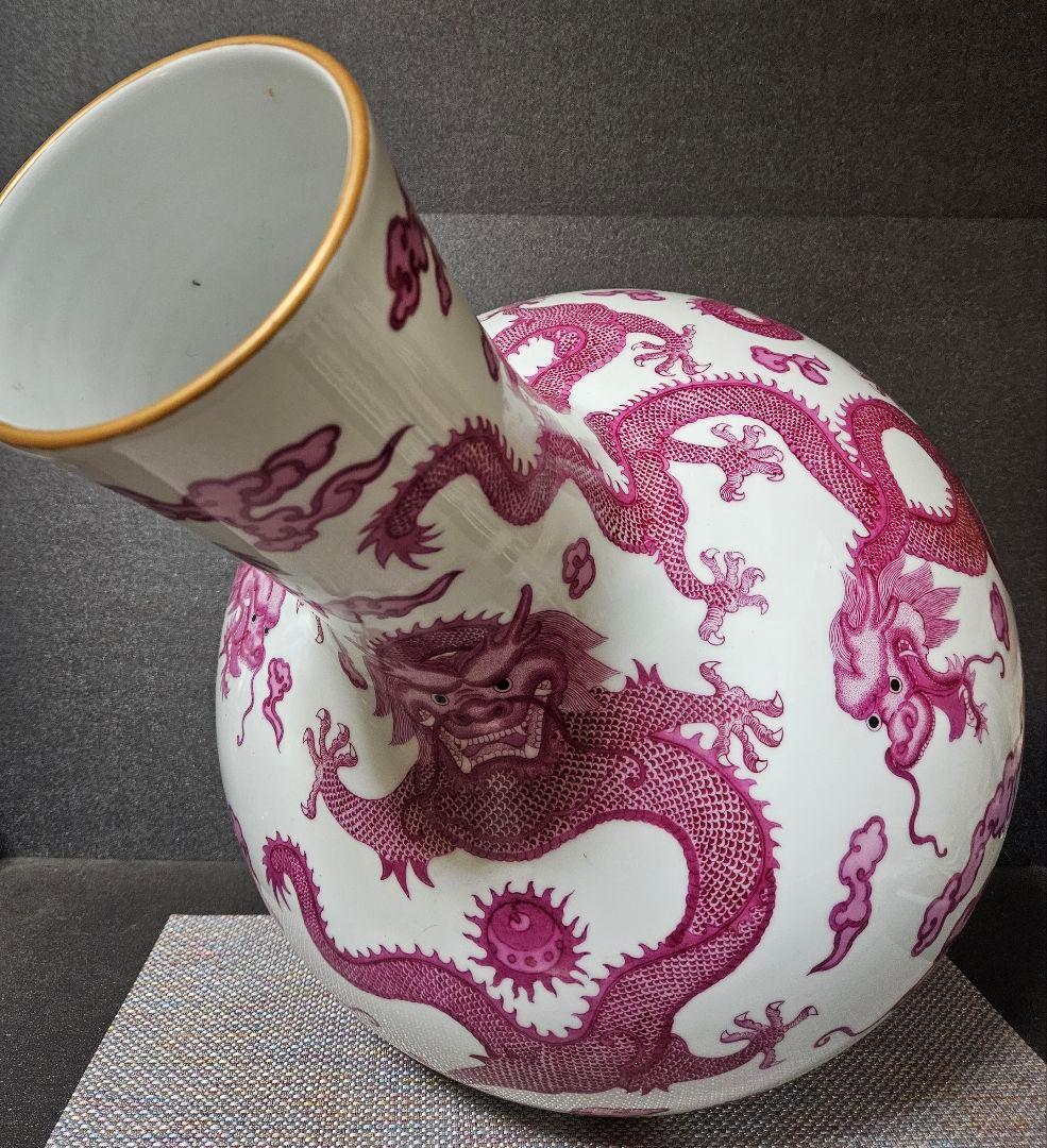 中国美術　中国陶磁器　大清乾隆年製銘　紅釉　粉彩　八龍図　五爪の龍図　大天球瓶