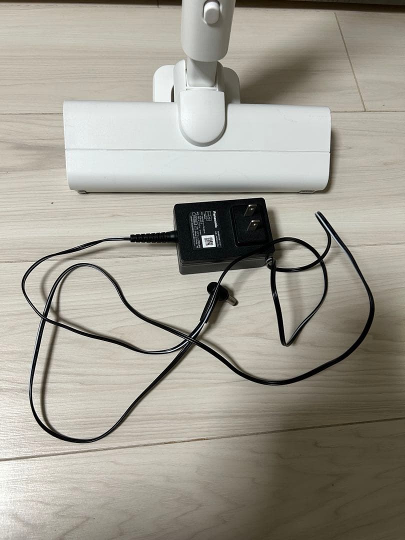 パナソニックサイクロン式コードレススティック掃除機（ホワイト）MC-SB33J