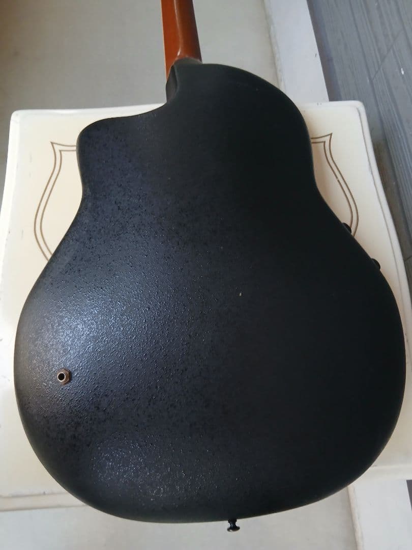 Celebrity by Ovation CC57 (エレアコ、ケース付)