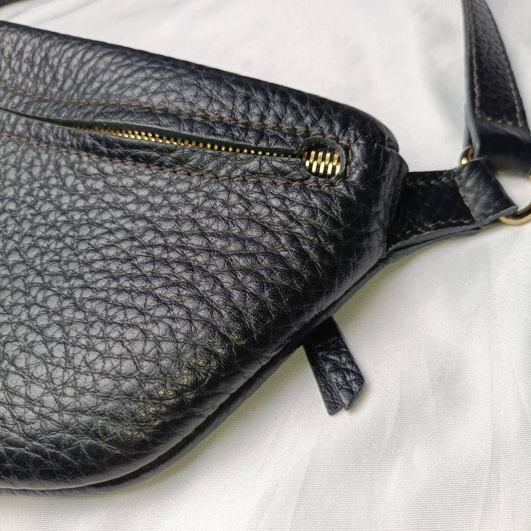 美品■IACUCCI オールレザー ショルダーバッグ　ブラック ウエストポーチ