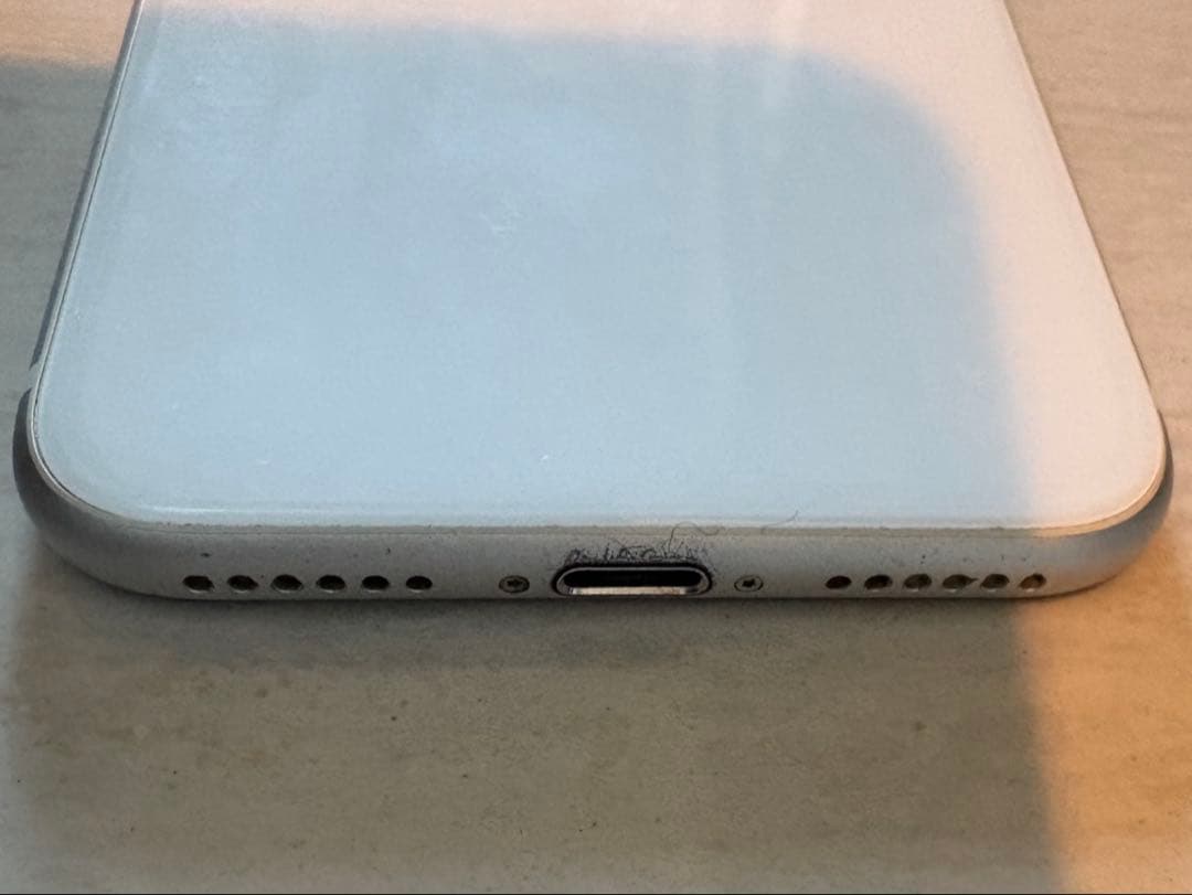 Apple iPhone SE (第2世代) ホワイト 箱付き