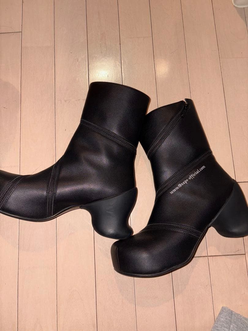 GRAPE ブラックショートブーツ ジッパー付き