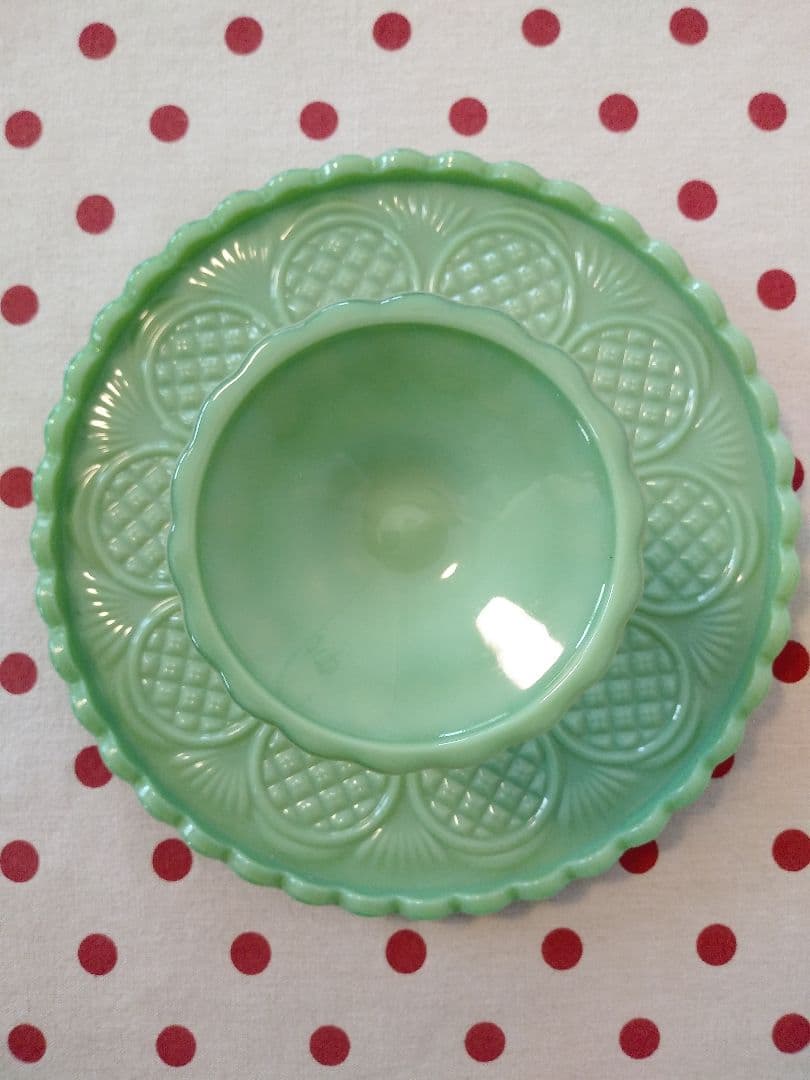 斜めなケーキスタンド　ディスプレイスタンド　グリーン　レトロ