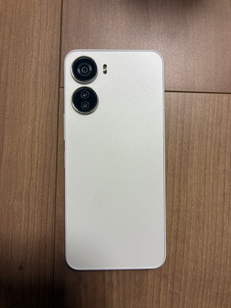 ホワイト スマートフォン libero