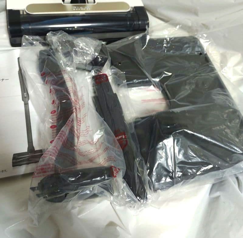 メーカー保証有 美品 シャーク コードレスクリーナー CS100J